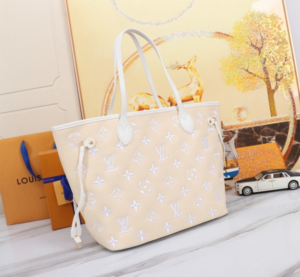 ルイヴィトンバッグ背面デザイン